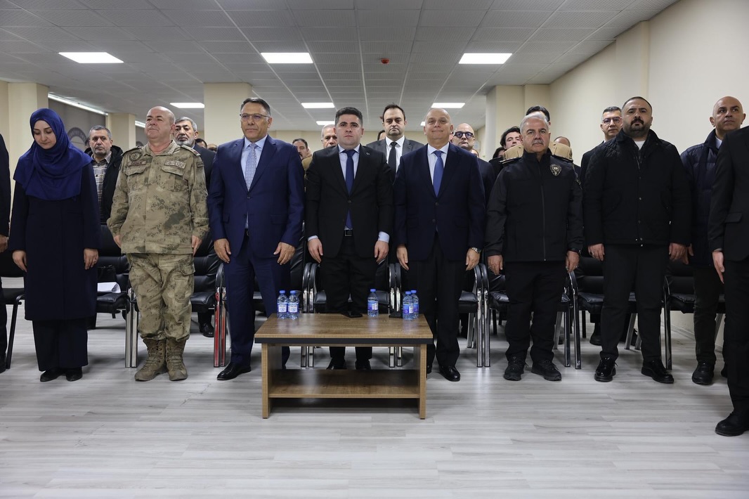 627256053 18335829970300125 7827285274677031673 N