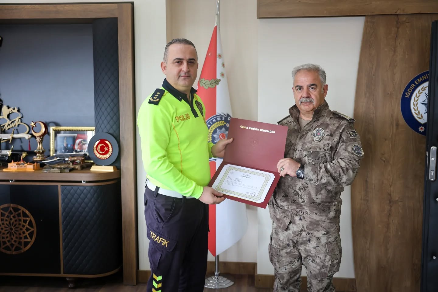 638368445 17960317626052891 3387321498908071605 N