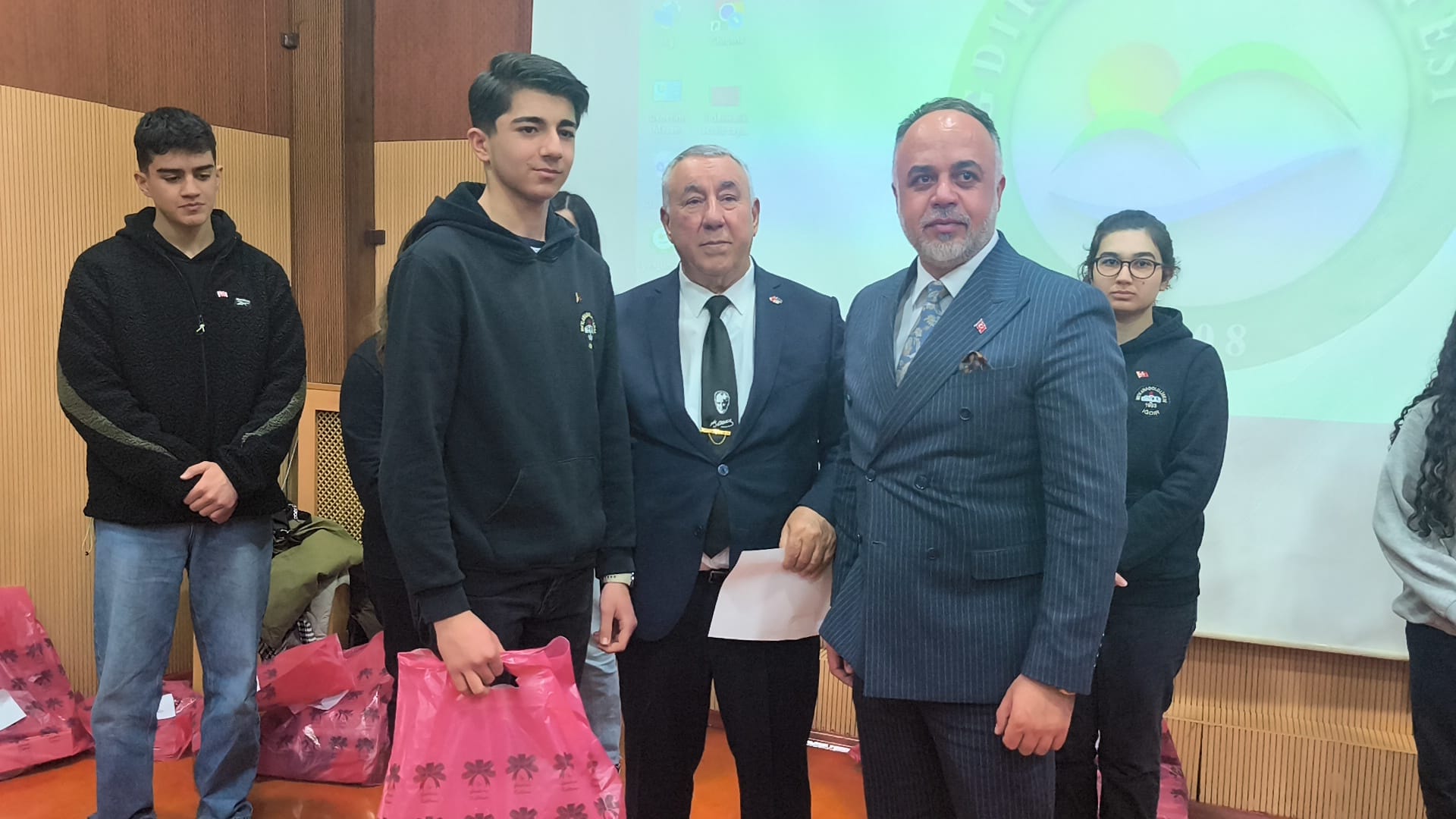 8781F827 95E3 45A7 823C Da7088Ee46F0