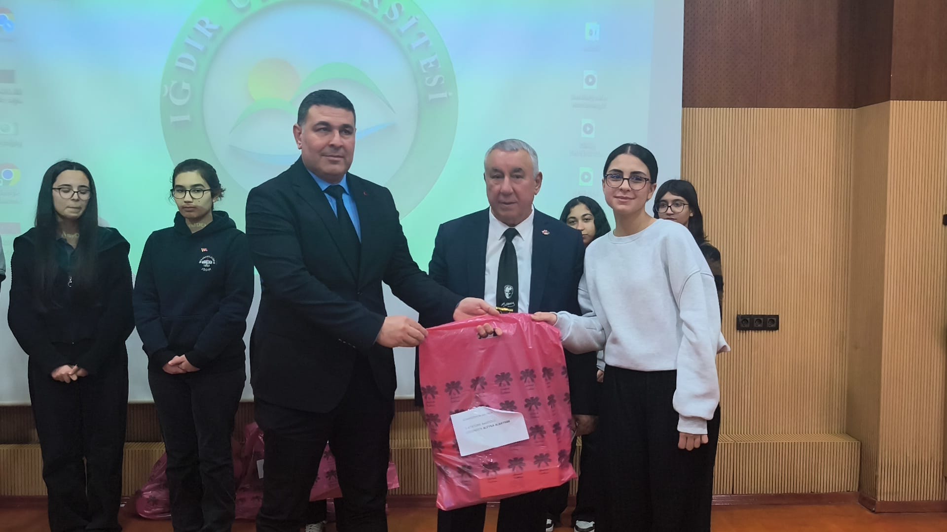 D235941E A3B2 4632 92Ca 1D1547A623A3