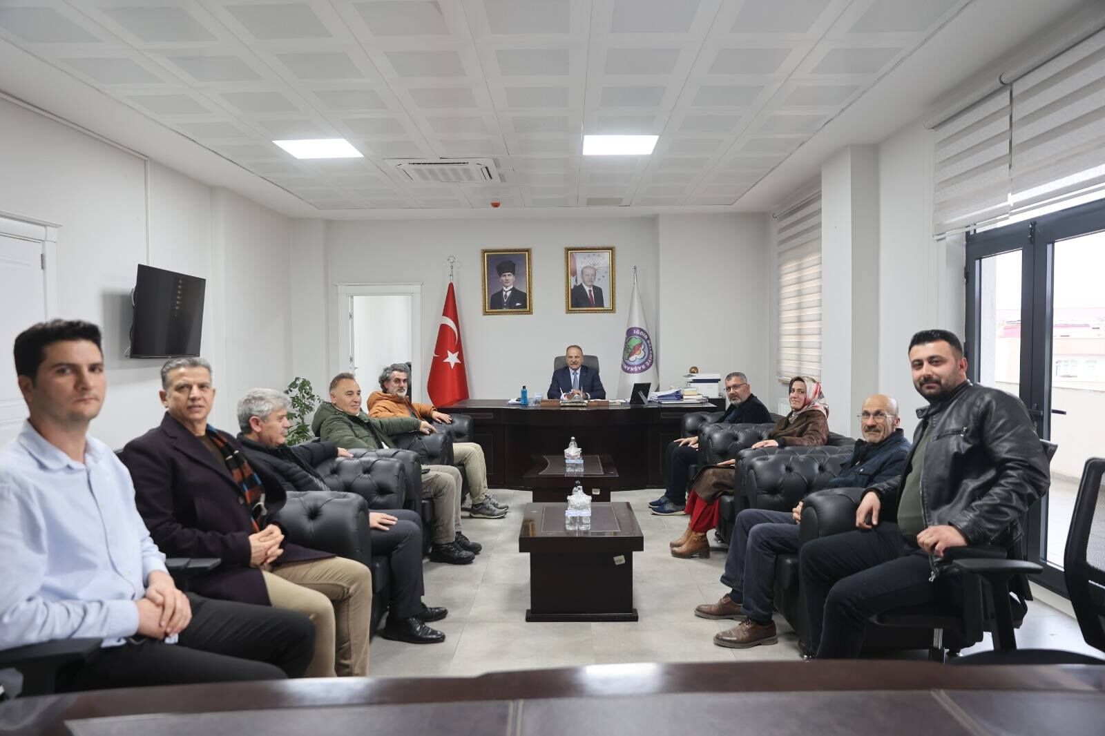 645288182 122222752664307445 1976343593698731881 N