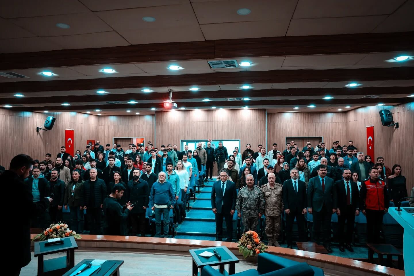 645806376 17961940557052891 4382654892523405871 N