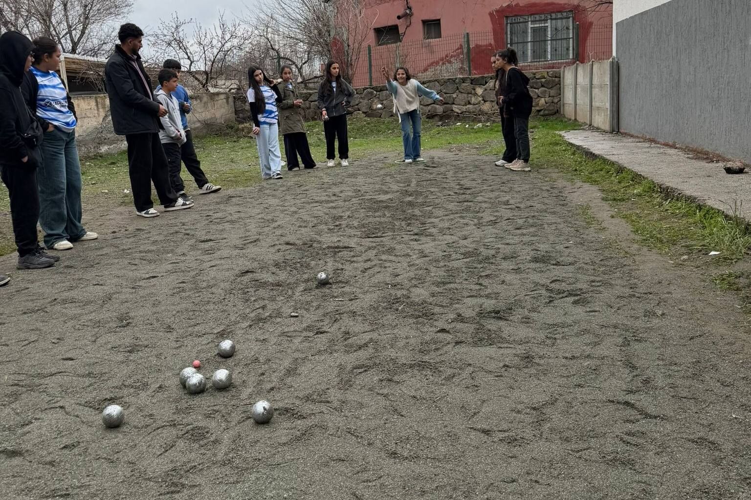 654998083 930429619736656 1143572154942434230 N