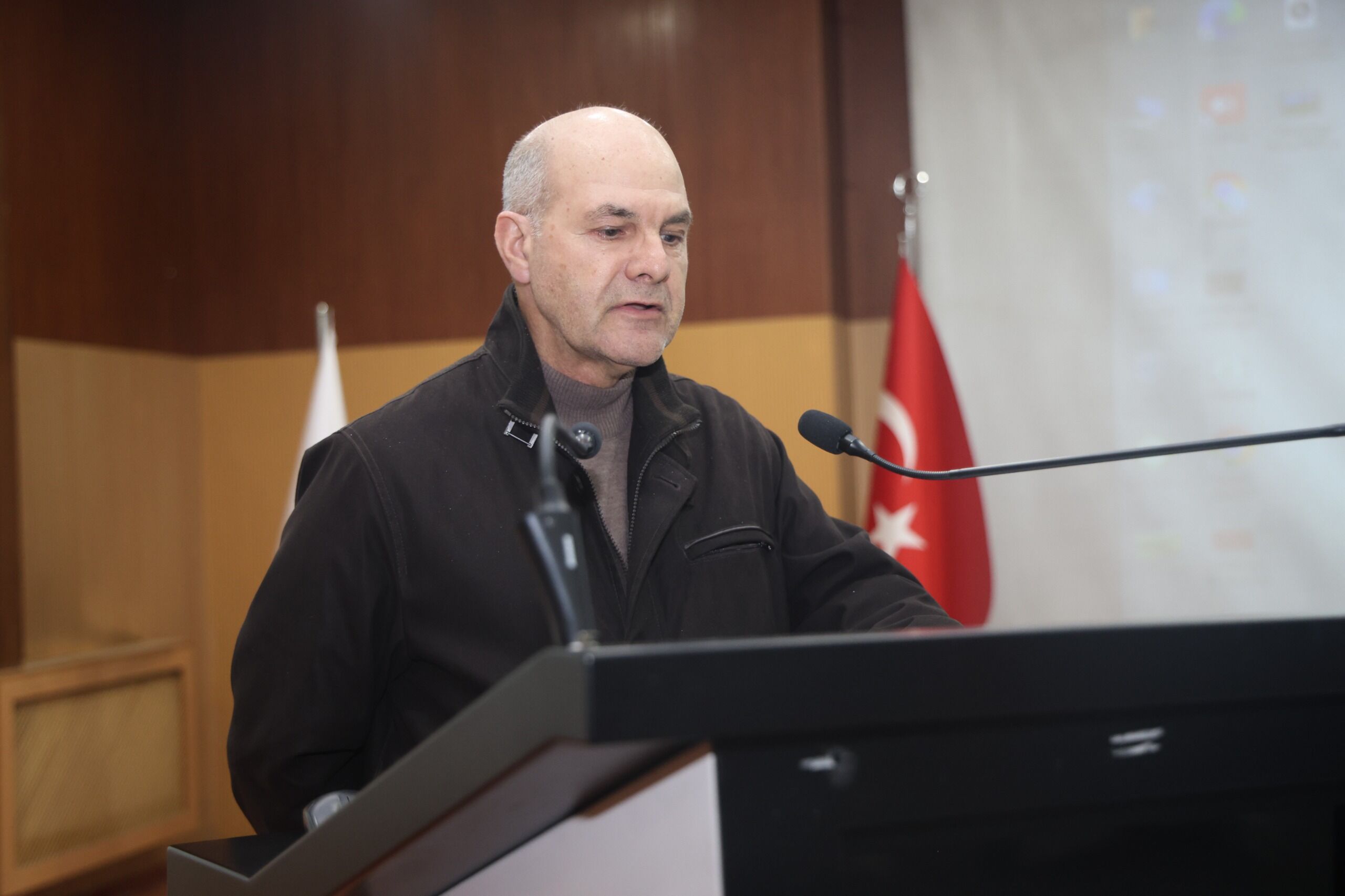 93D87Fc9 4C42 4360 B92A A833E5Fd8A70