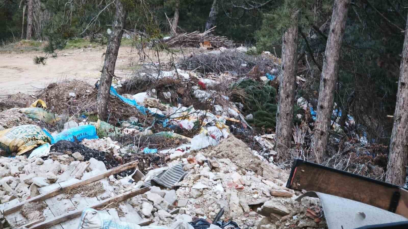 Doğanın kalbine çöp doldurdular