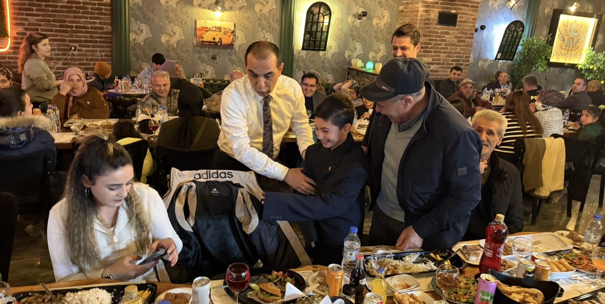 B A149 E60 756 D 4 C1 B B8 E E A F4948 C18 C3 D