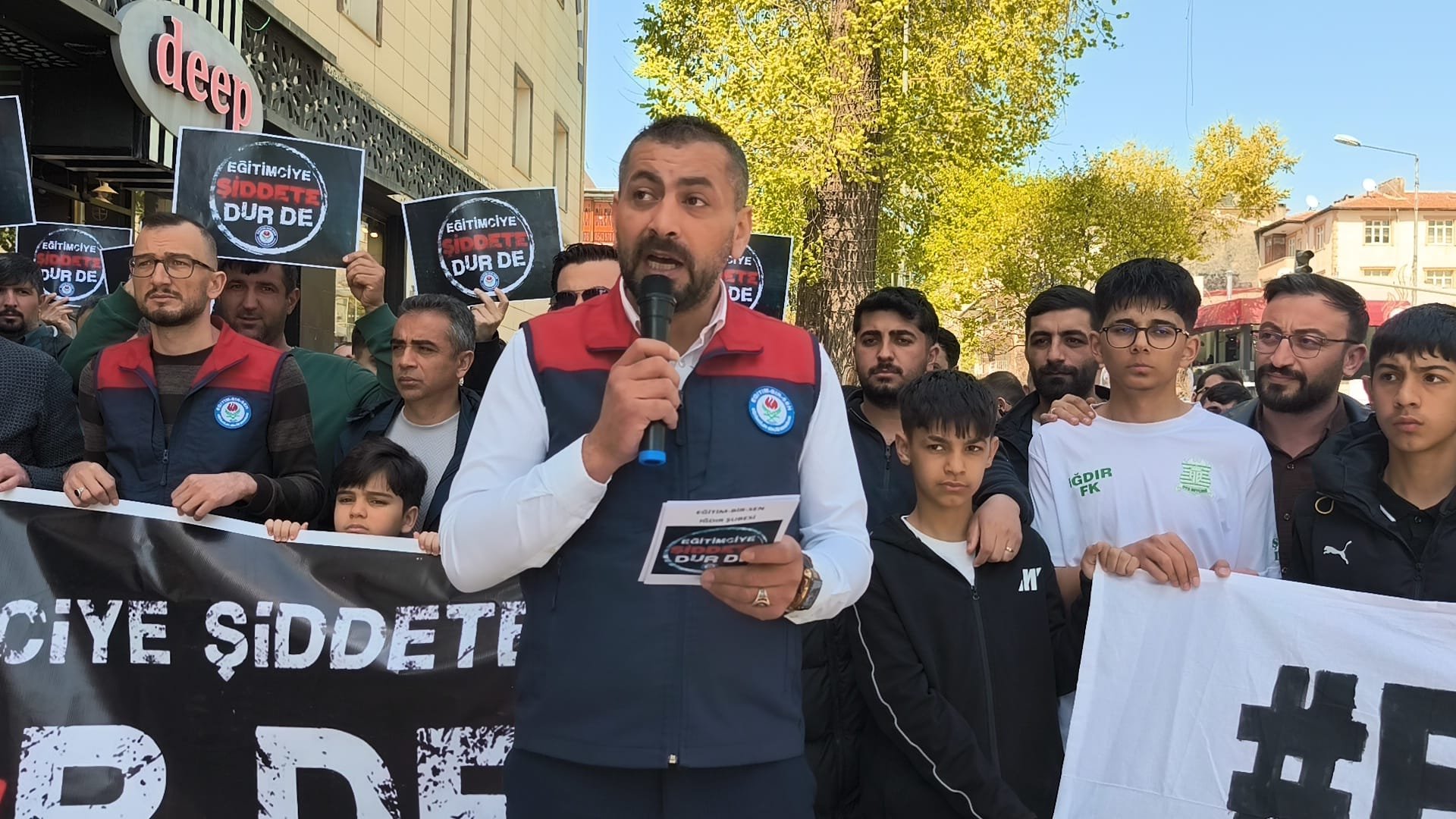 1D899E93 8Cfd 4C9B 834B E8E4C542Da16-2