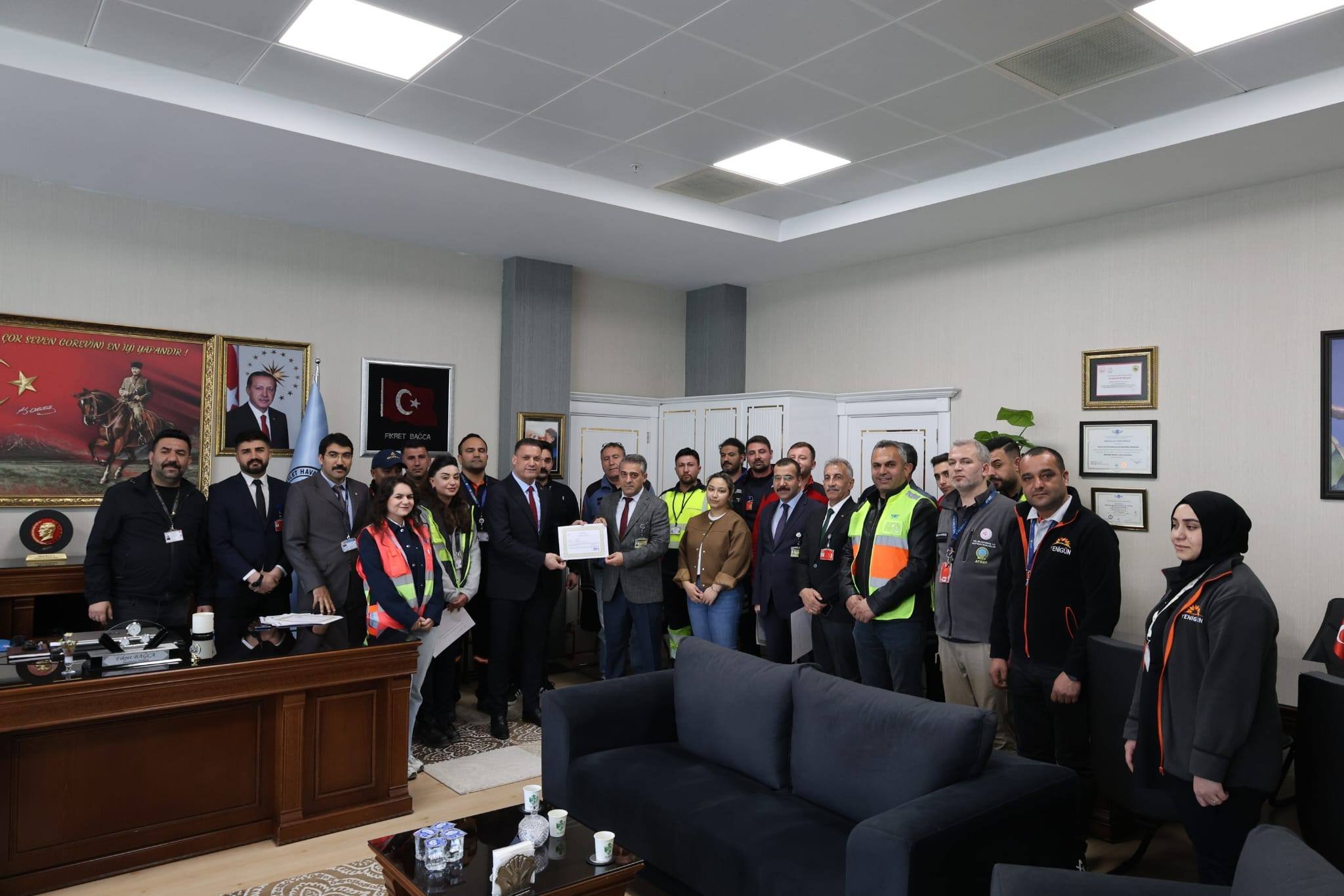 662361064 10237237734257199 3893522495808172942 N