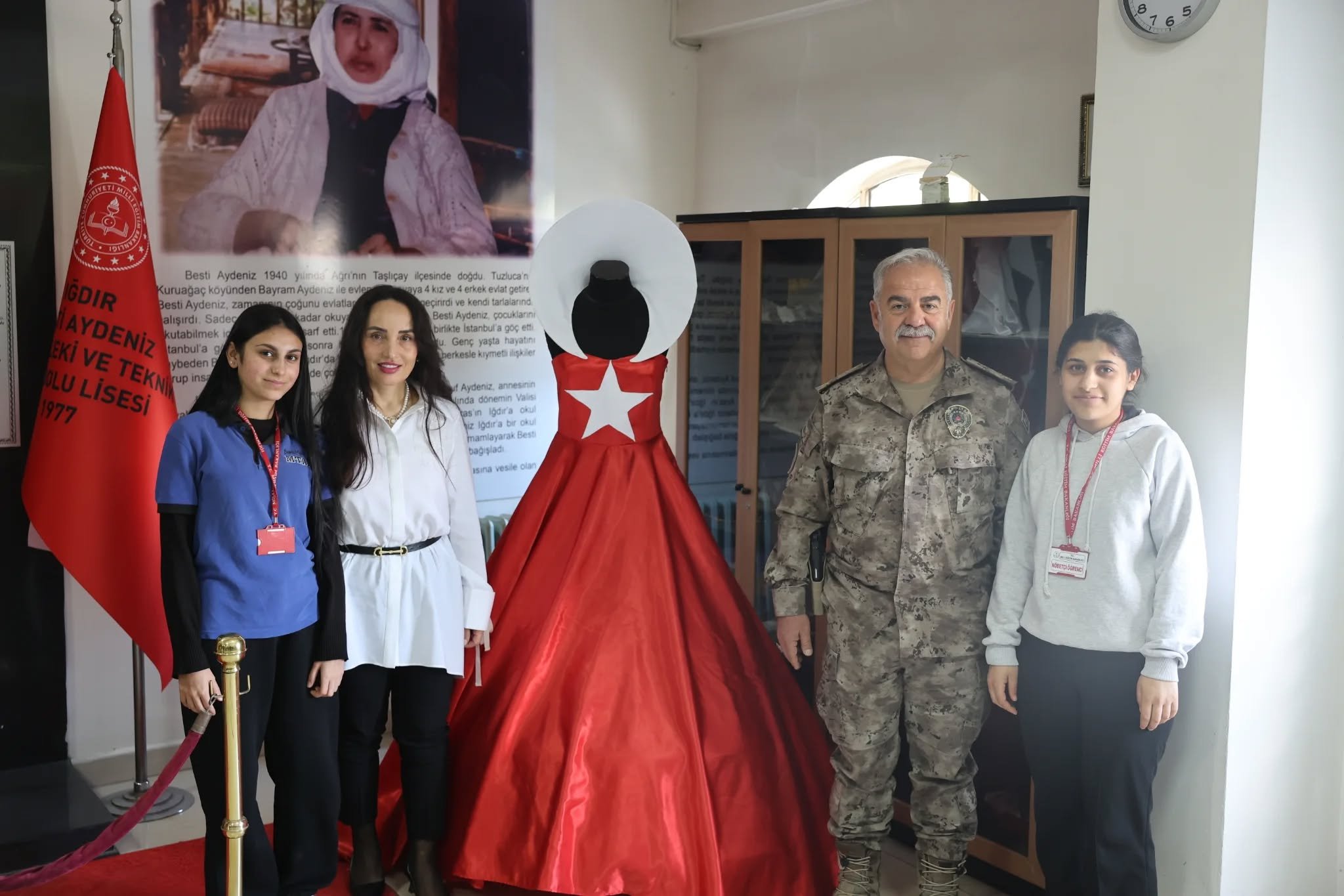 671228618 17968583934052891 5326692542699800093 N