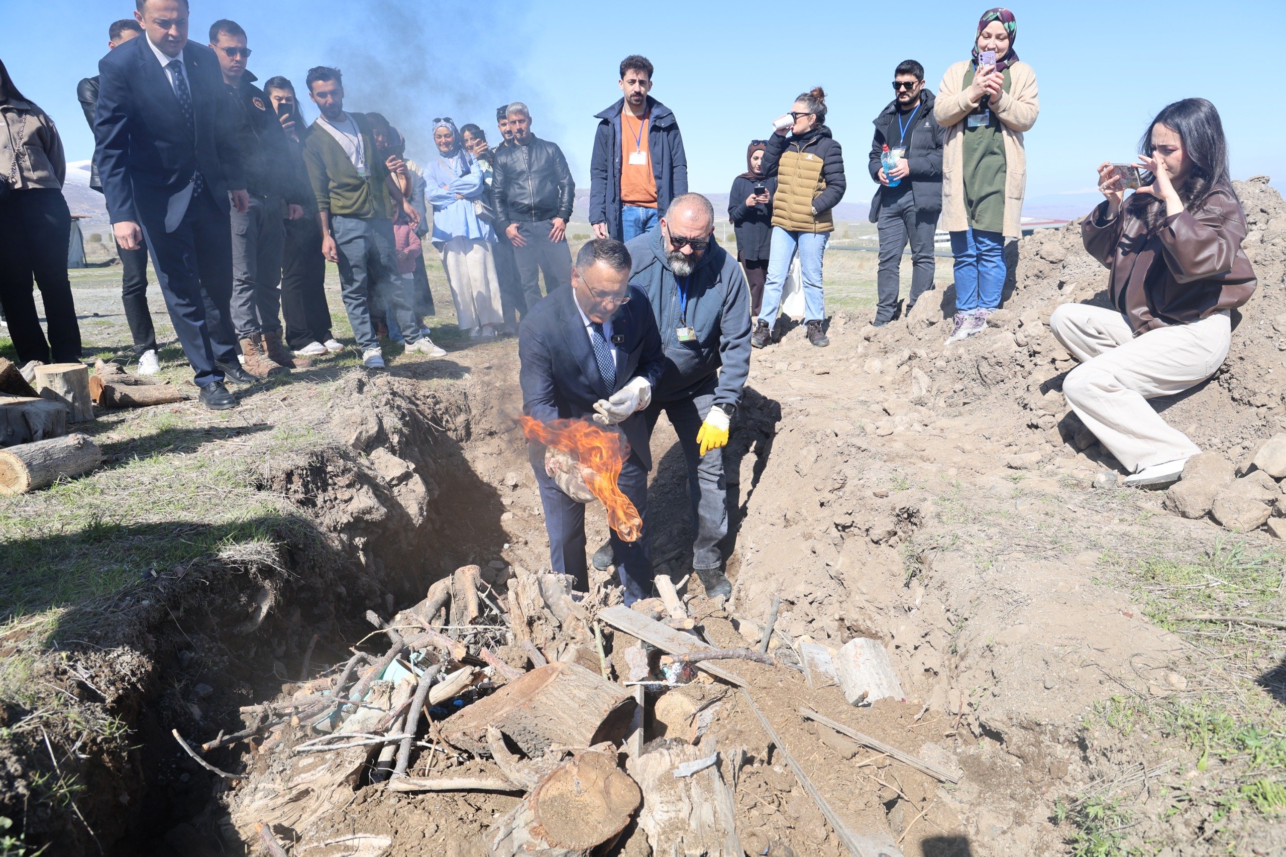 Iğdır'da Bir İlk: 1000 Derecelik Ateşte “Çukur Pişirimi” Sanat Yolculuğu!