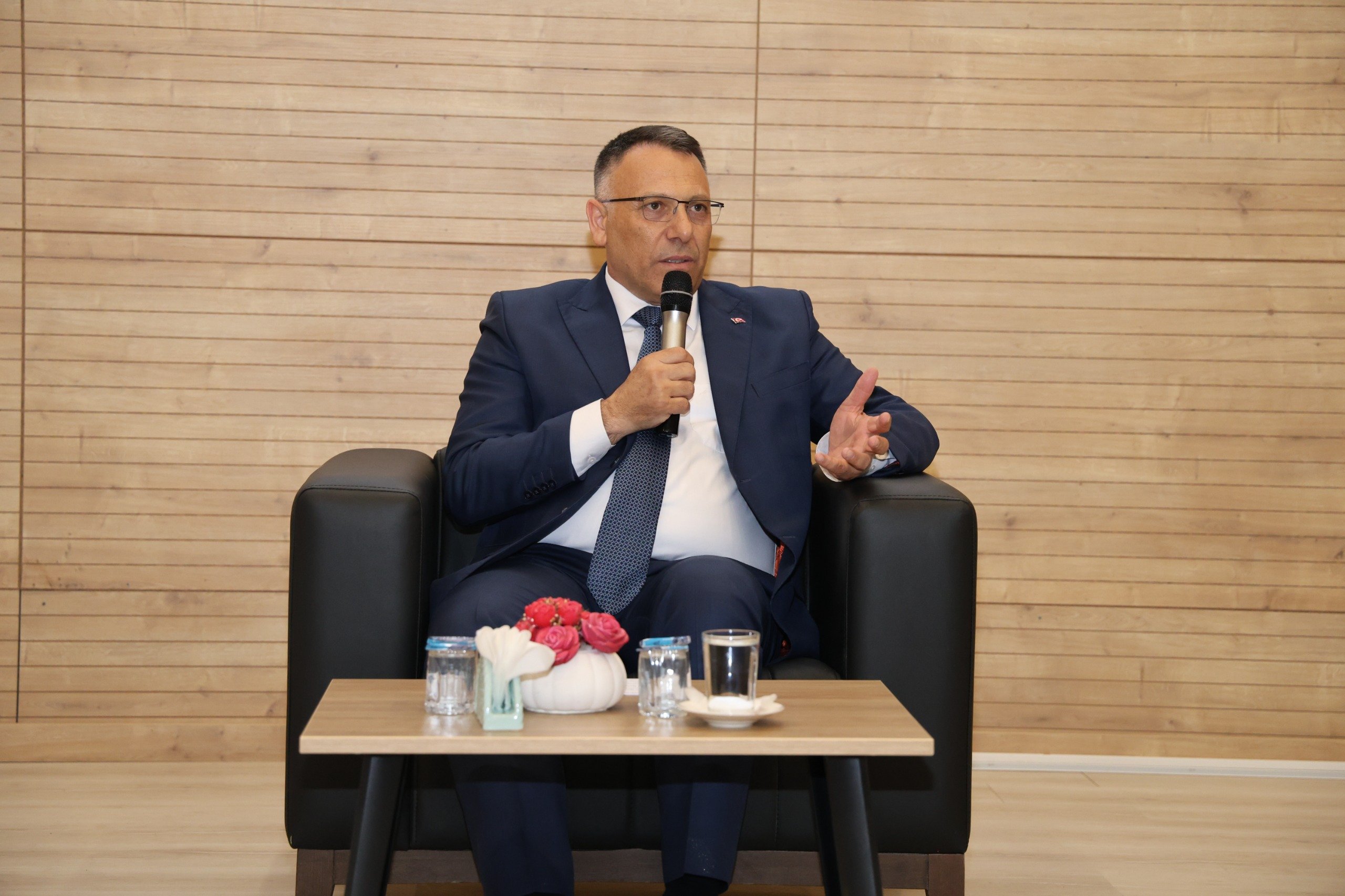 B2E534E8 76A7 4E82 9Ba6 6225Acaae632