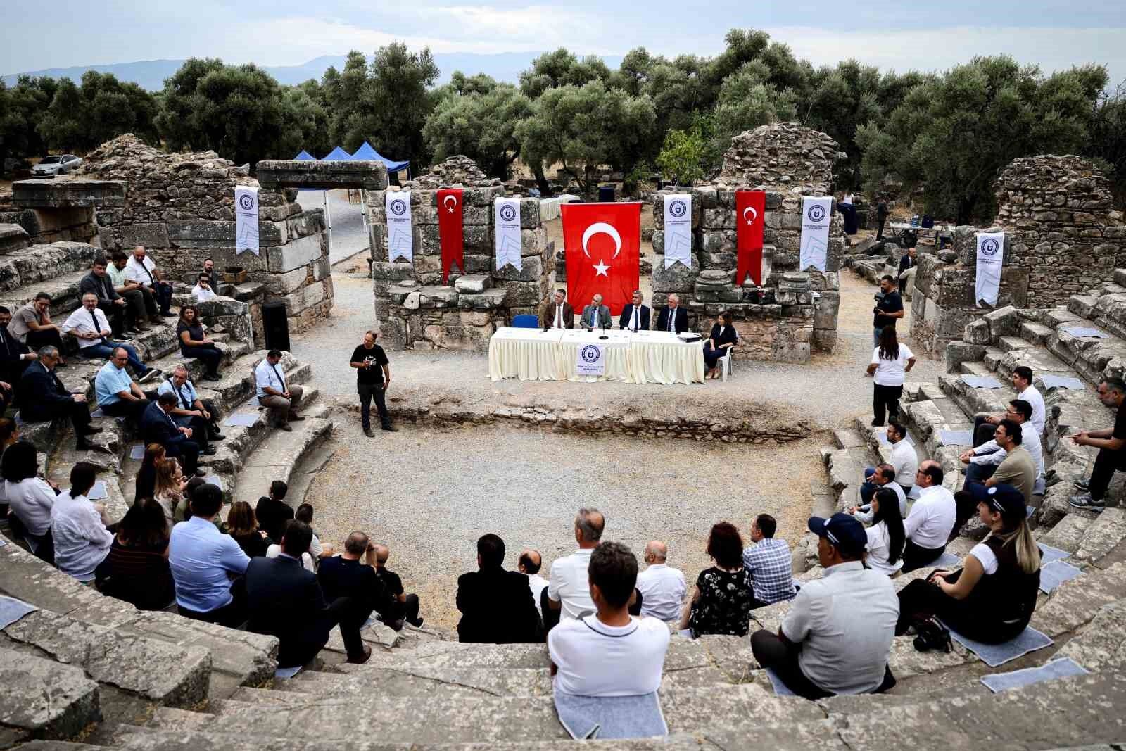 ADÜ Yönetim Kurulu ve Senato Toplantısı Nysa Antik Kenti'nde gerçekleştirildi
