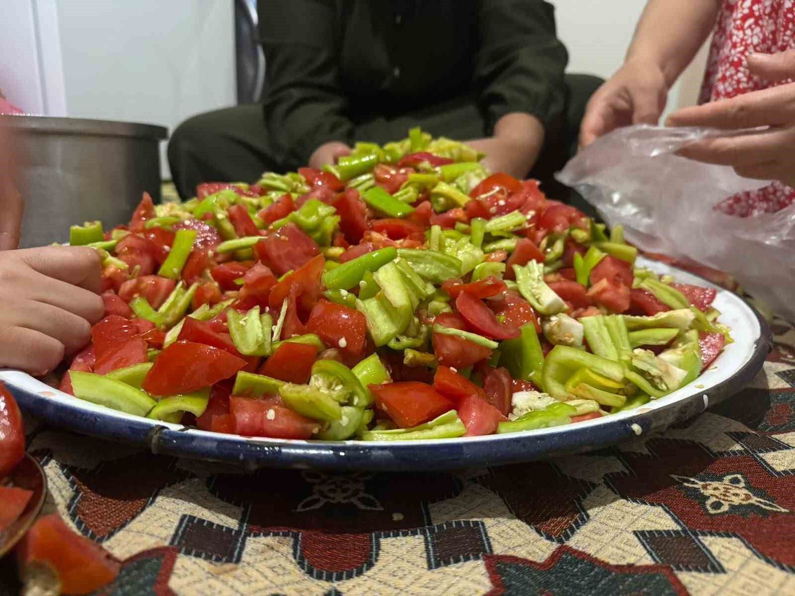 Ağrı'da yaz sebzeleri kış sofralarına hazırlanıyor