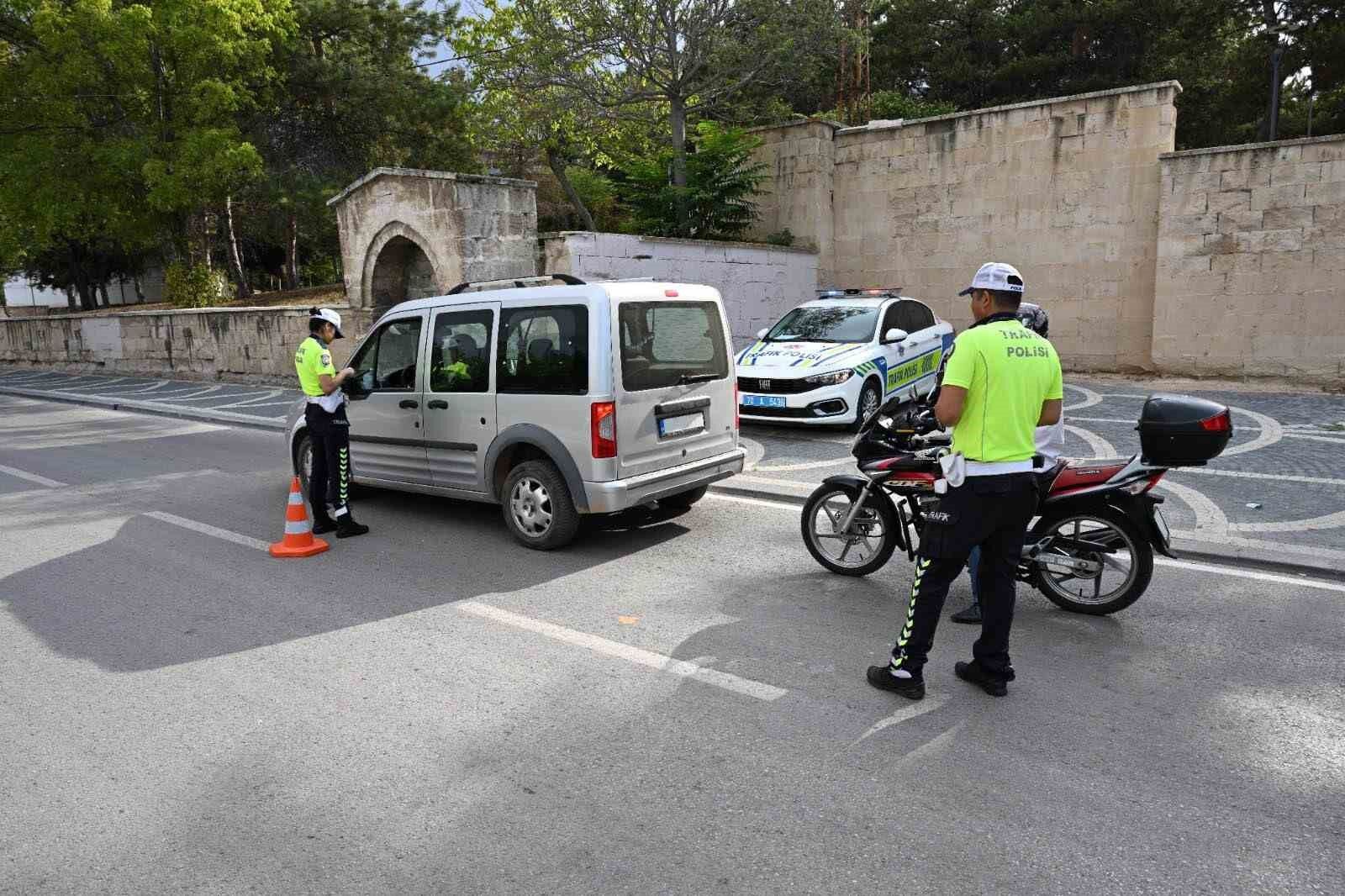 Aranan 12 kişiden 11'i tutuklandı