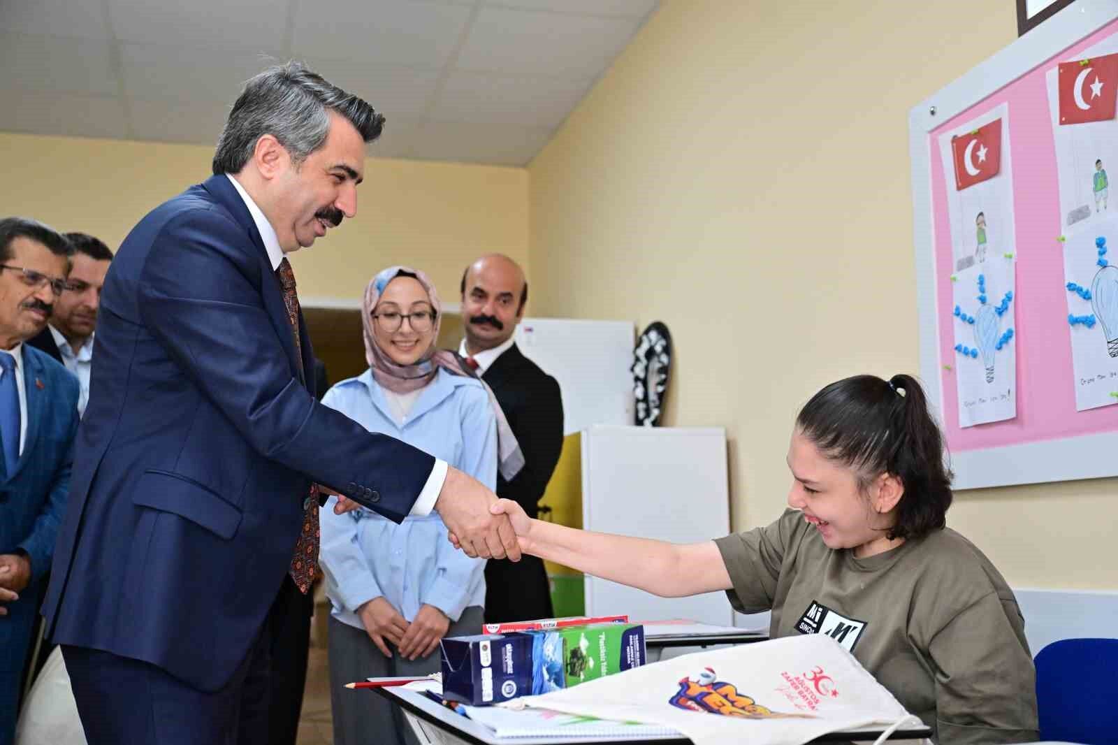 Başkan Oktay Yılmaz, özel öğrencilerin heyecanına ortak oldu