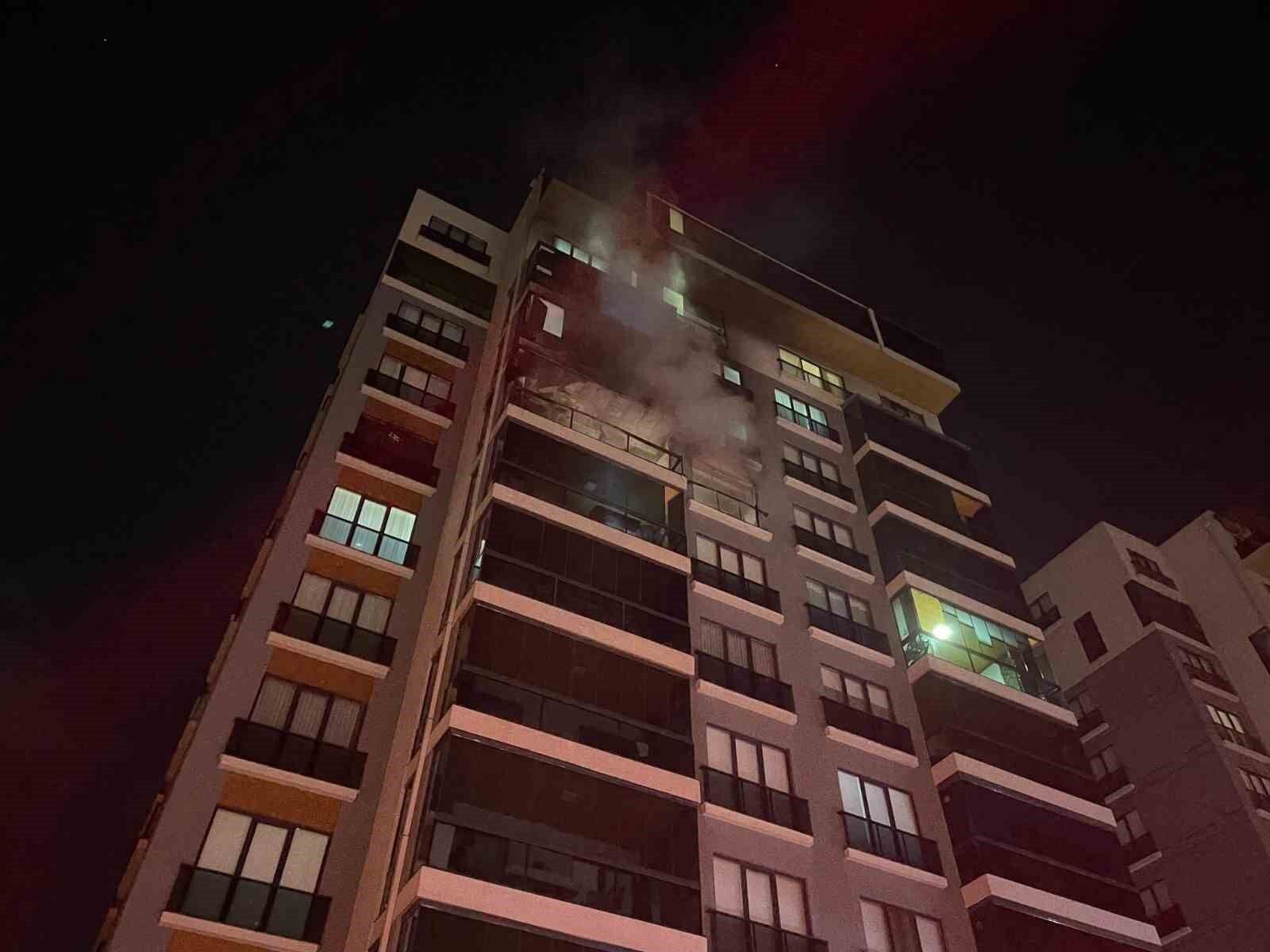 Bursa'da korkutan yangın: Mahsur kalan 19 kişi kurtarıldı