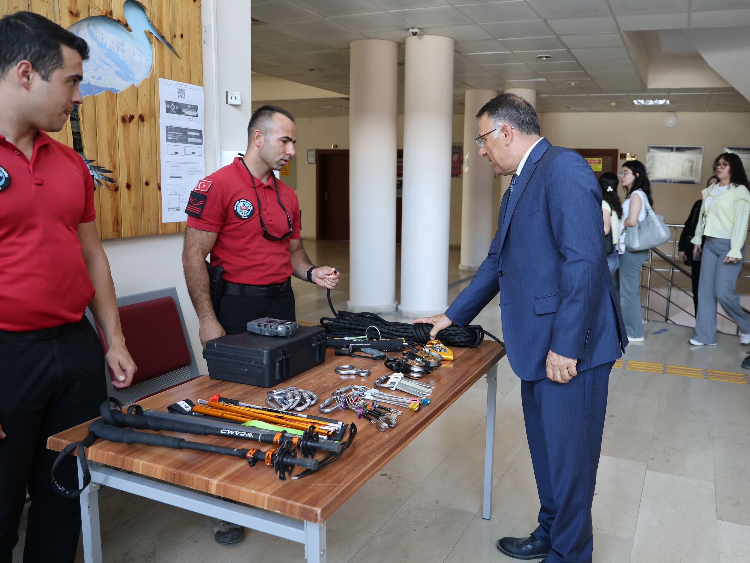Kampüste Güvenli Gelecek: Rektör Gürel’den Emniyet ve Jandarma Stantlarına Ziyaret
