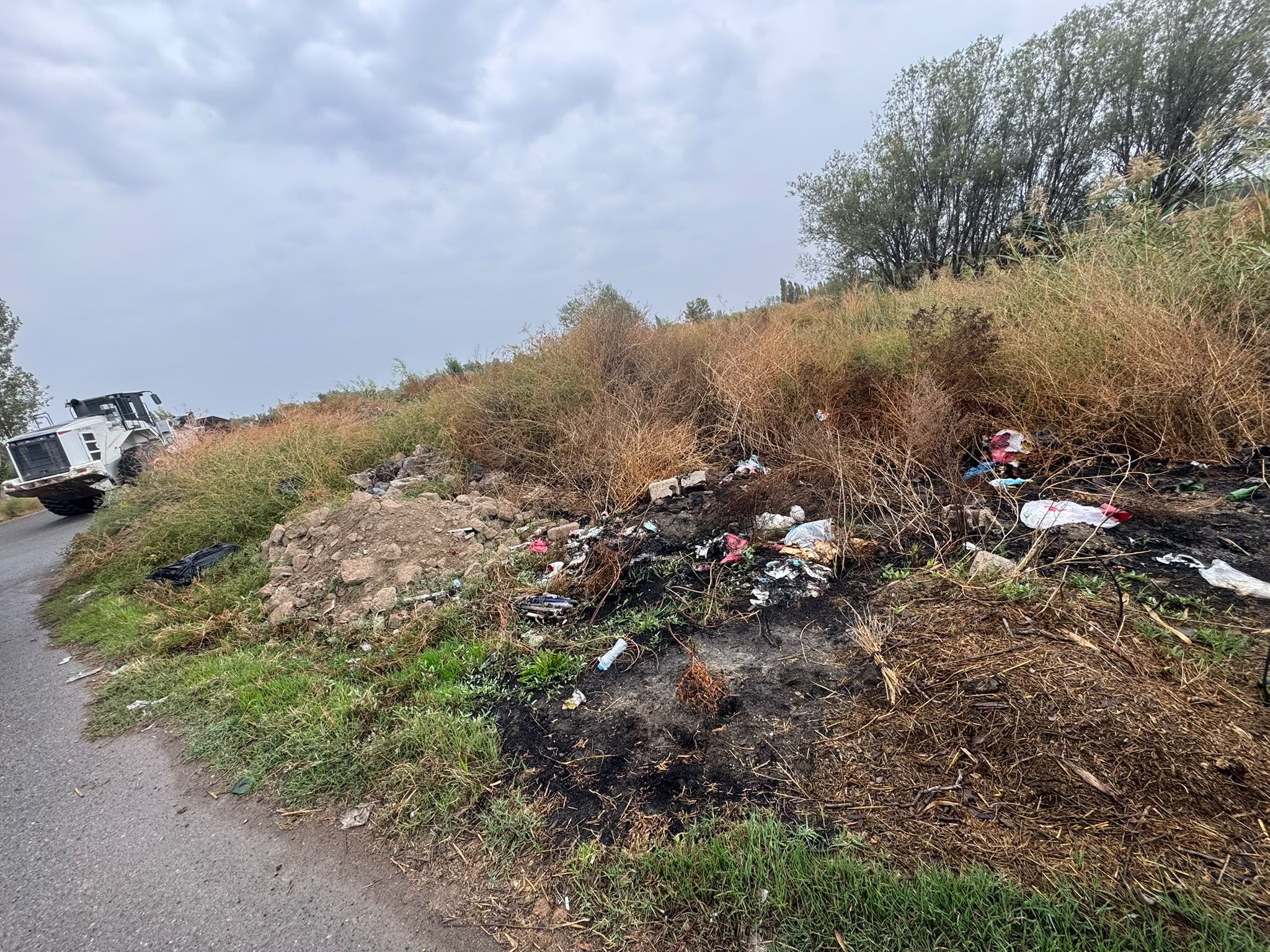 IĞDIR’DA KÖY YOLLARINDA ÇEVRE TEMİZLİĞİ SEFERBERLİĞİ