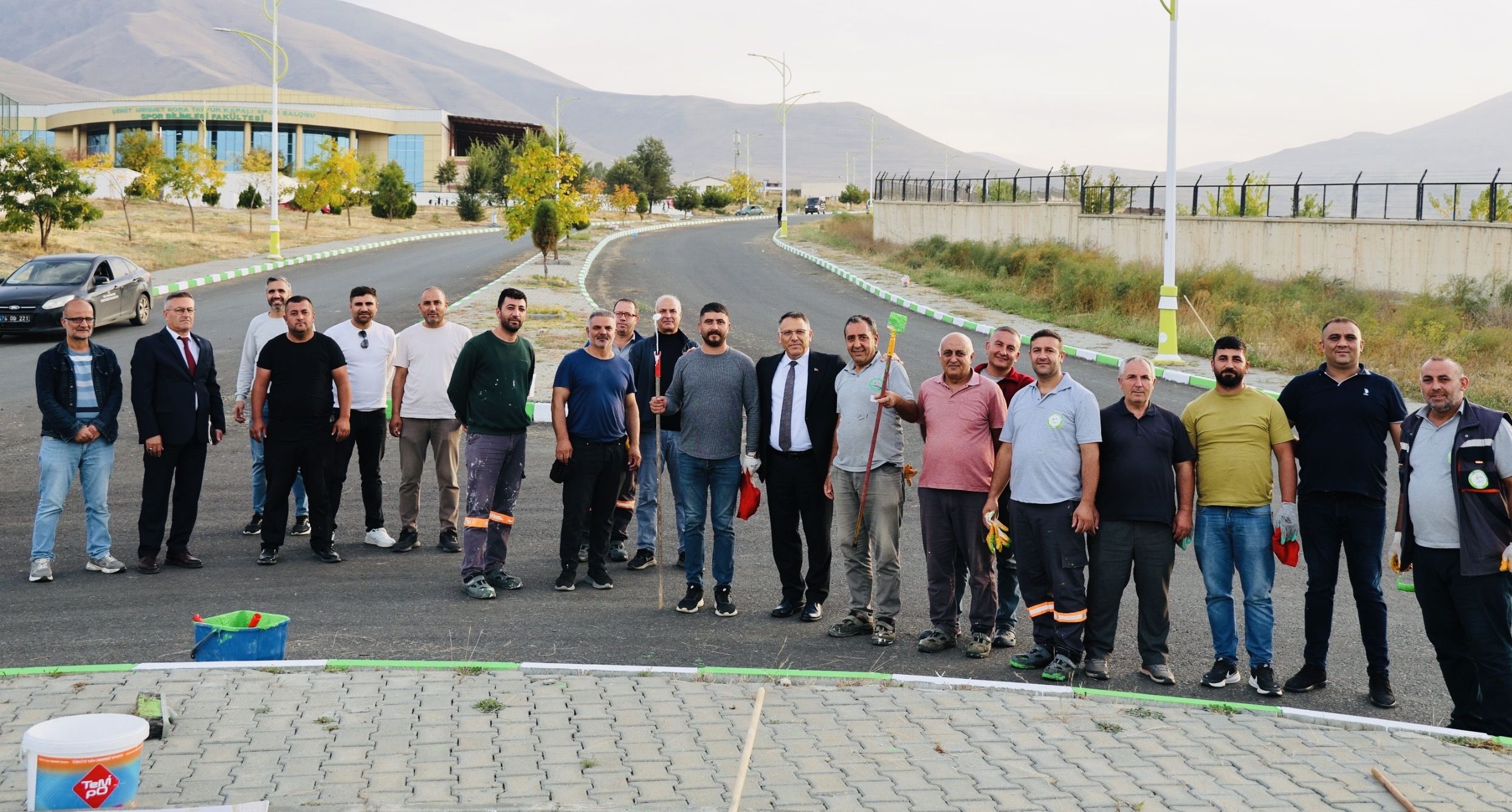 Iğdır Üniversitesi Bordürleri Yeşil Beyaza Boyadı
