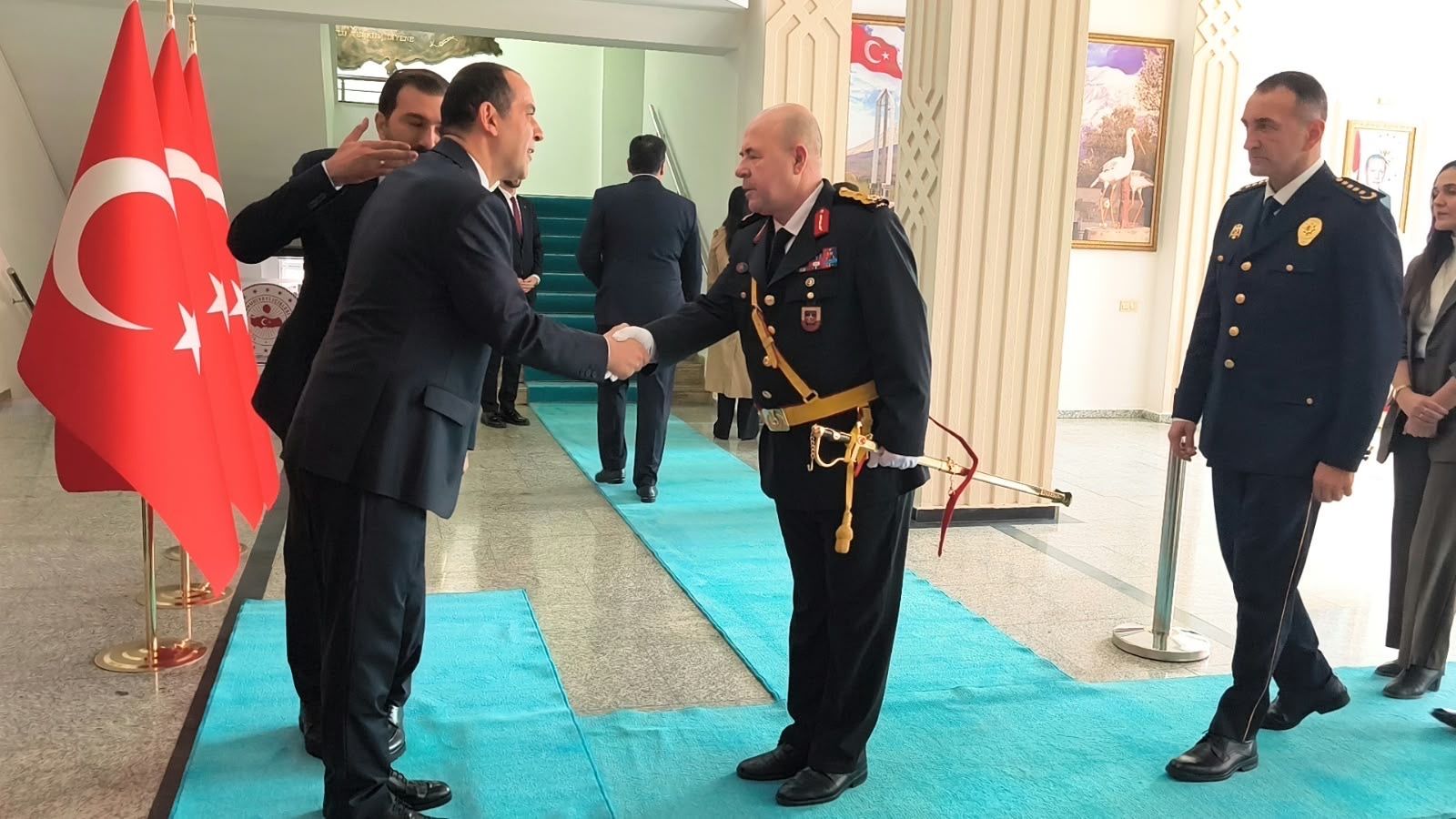 Cumhuriyet Bayramı Dolayısıyla Vatandaşlar Valilikte Ağırlandı