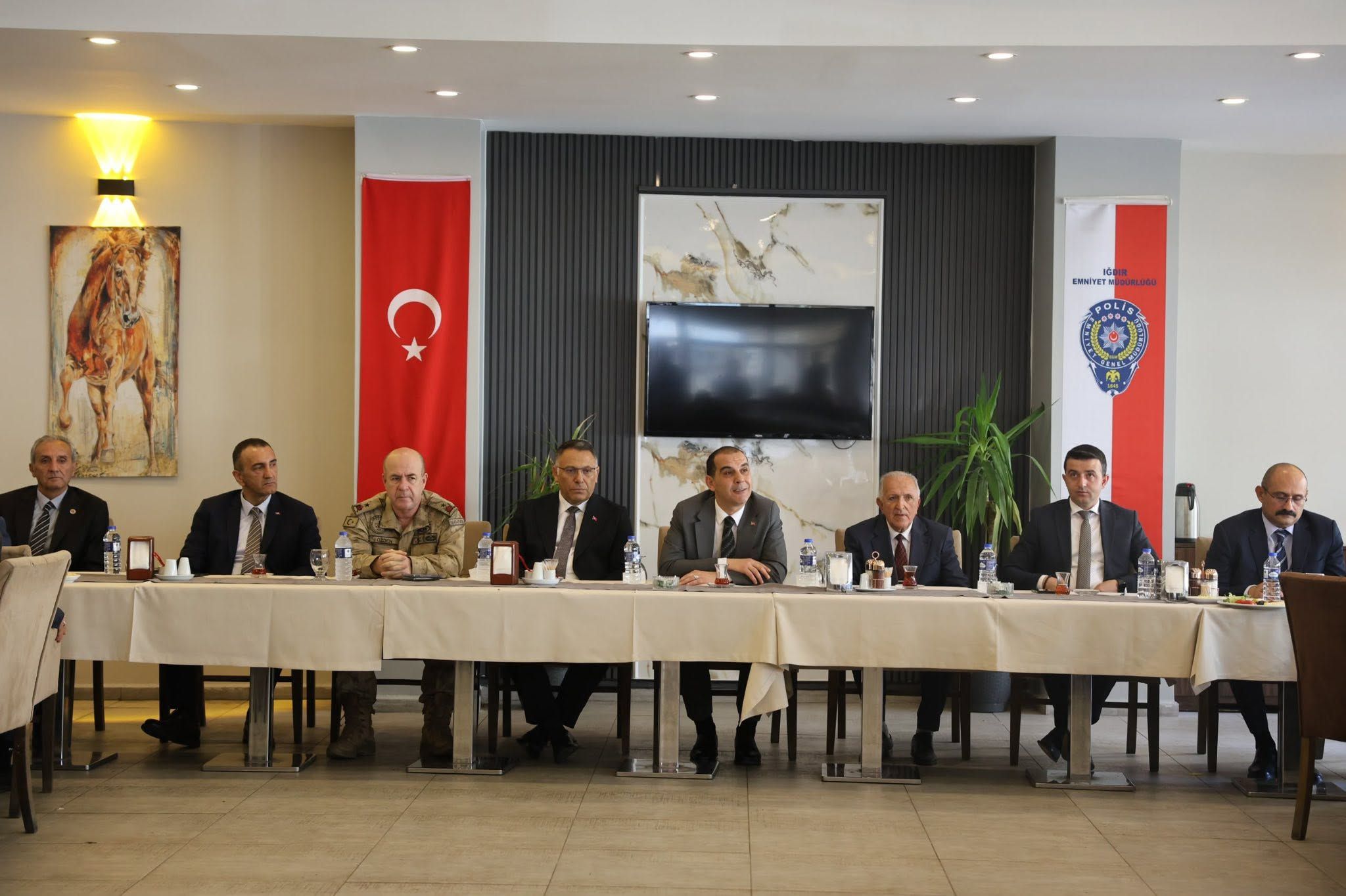 MUHTARLAR KAHVALTIDA BİR ARAYA GELDİ
