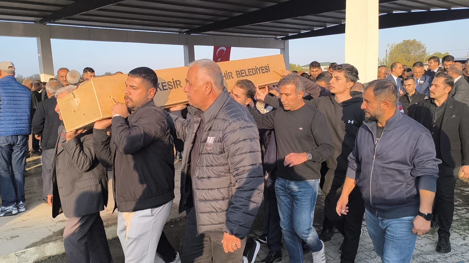 Doç. Dr. Oğuz Şimşek Gözyaşları İçinde Toprağa Verildi