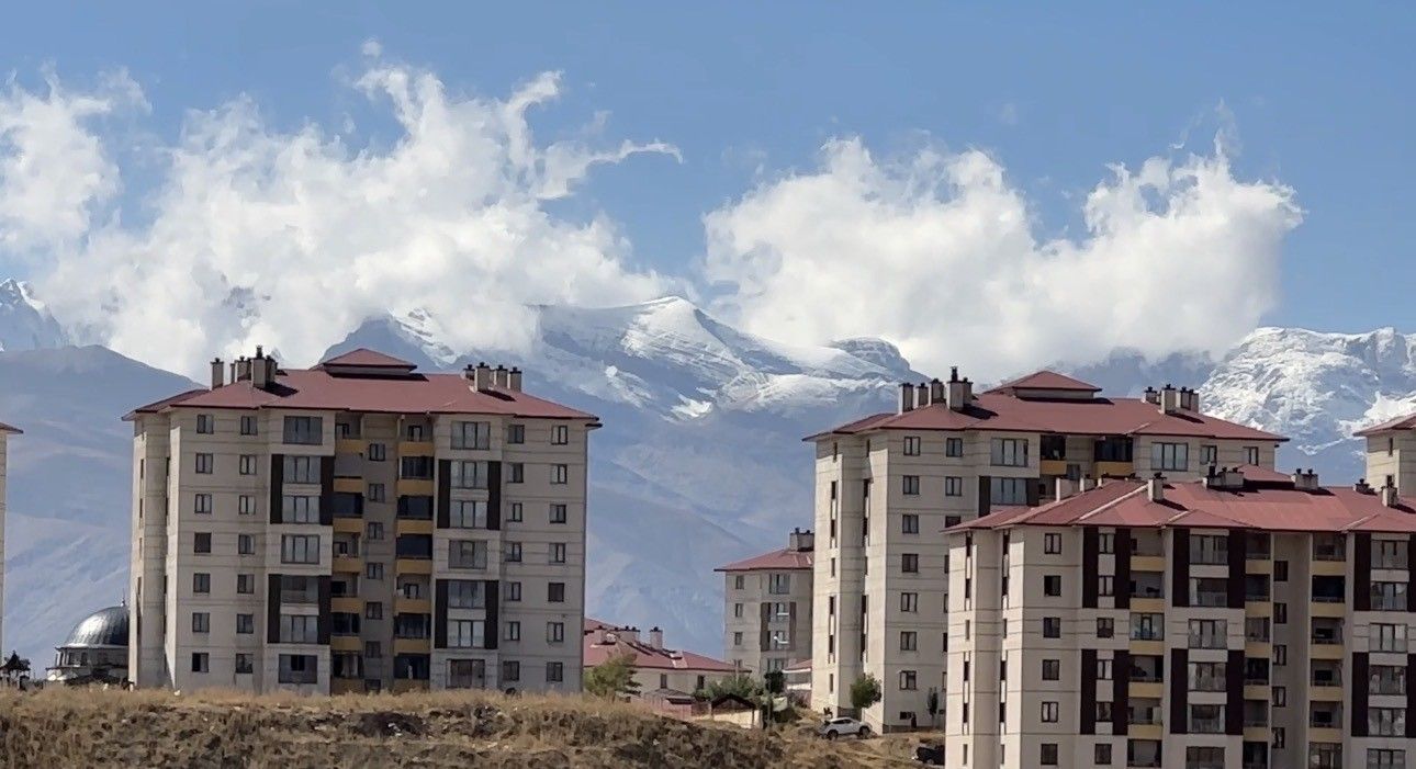 Dağlar beyaza büründü